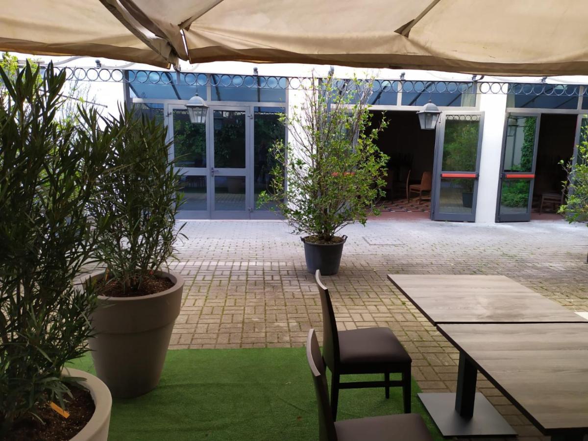 Ferretti Majestichouse Hotel Castenedolo Bagian luar foto