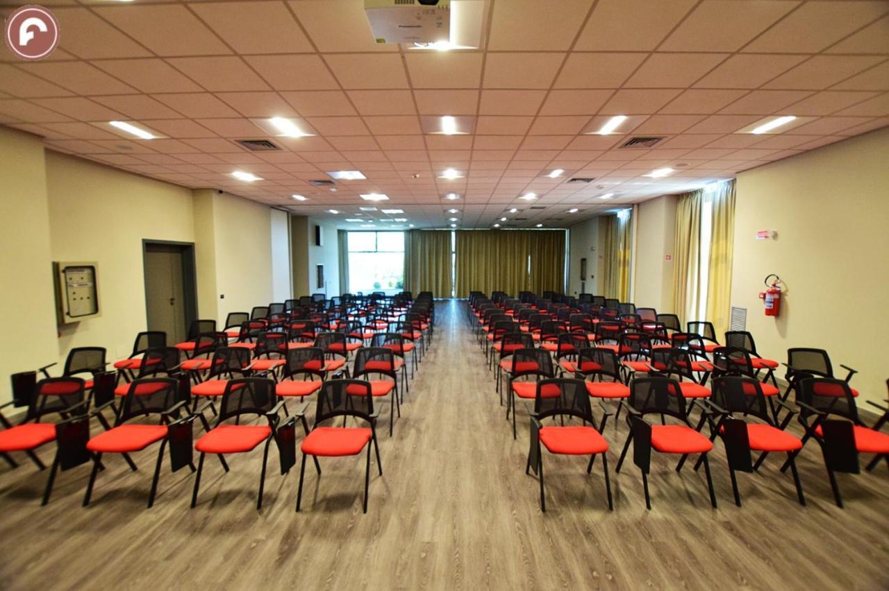 Ferretti Majestichouse Hotel Castenedolo Bagian luar foto