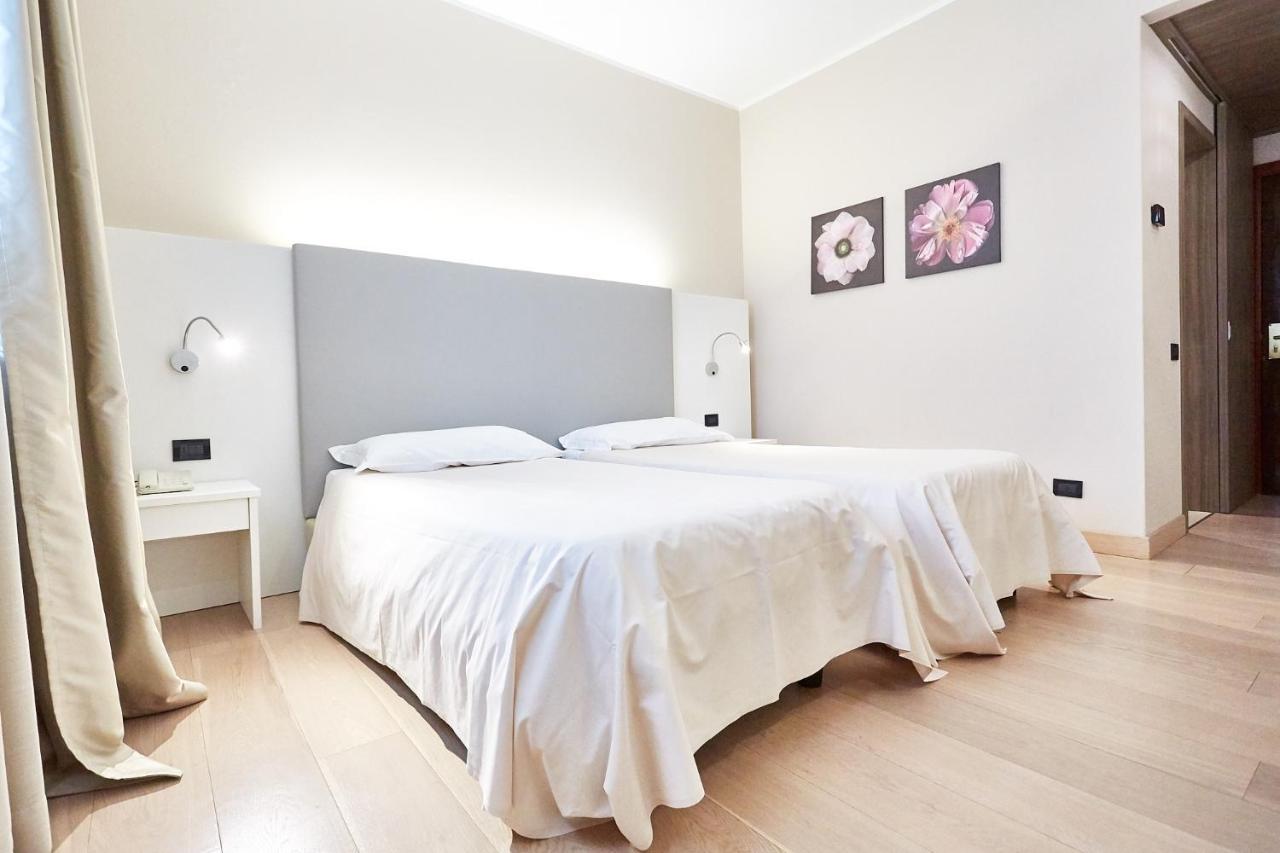 Ferretti Majestichouse Hotel Castenedolo Bagian luar foto