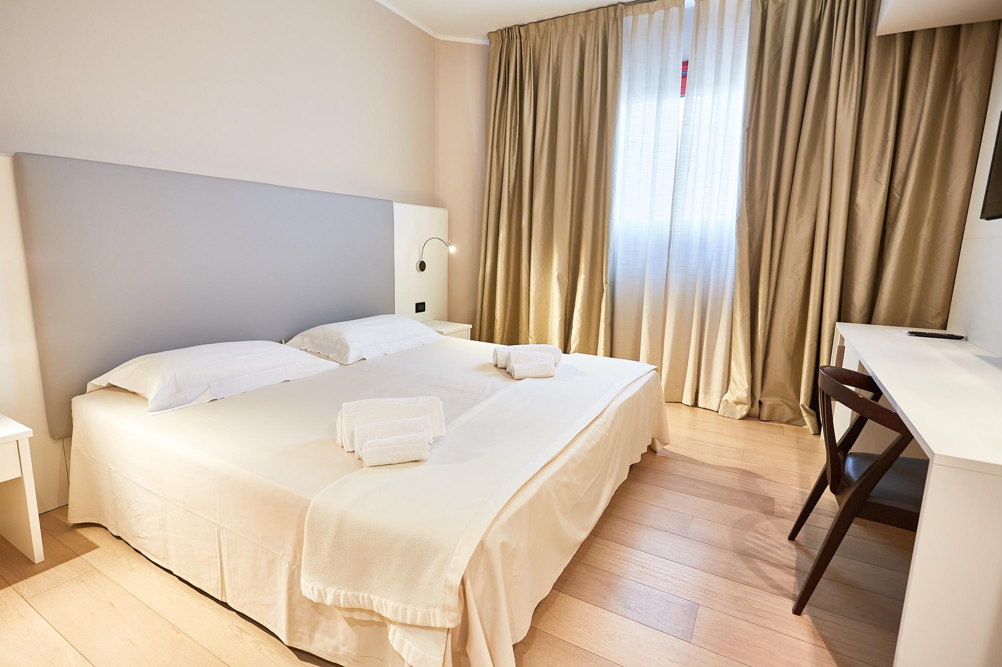 Ferretti Majestichouse Hotel Castenedolo Bagian luar foto