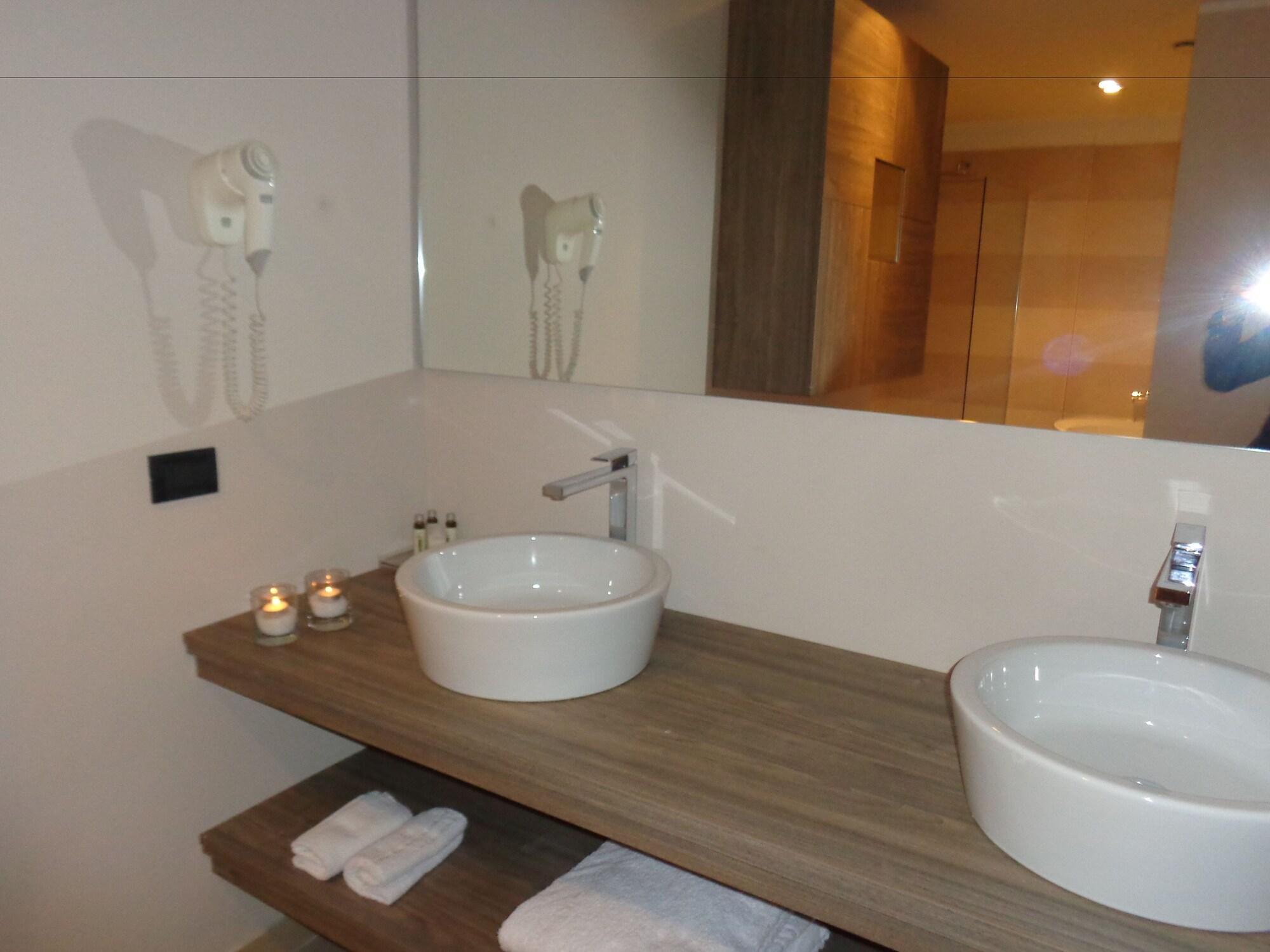 Ferretti Majestichouse Hotel Castenedolo Bagian luar foto